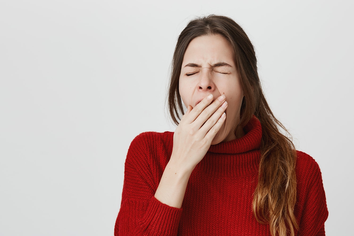 Teen Woman Pressing Her Bruised Cheek With A Painful Expression As If She Is Having A Terrible Tooth Ache Bruxismo en Panamá