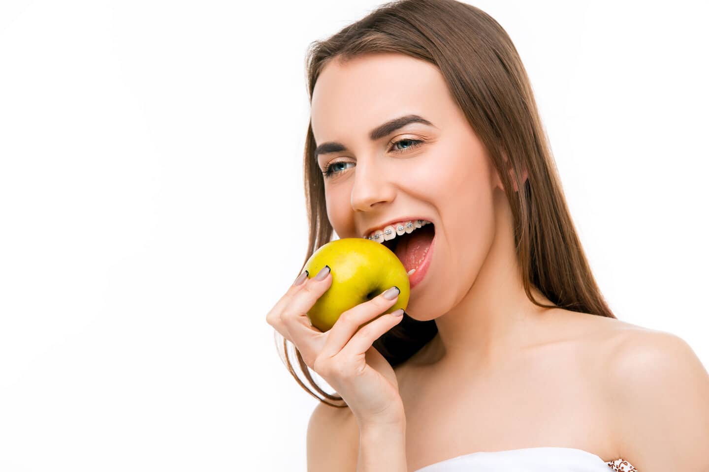 ¿Duelen los brackets? 1 rsz beautiful young woman with teeth braces